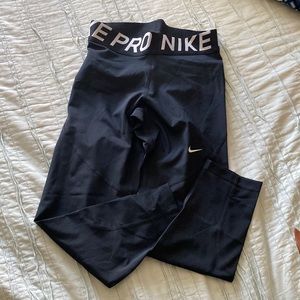 Nike pro cropped compression leggings